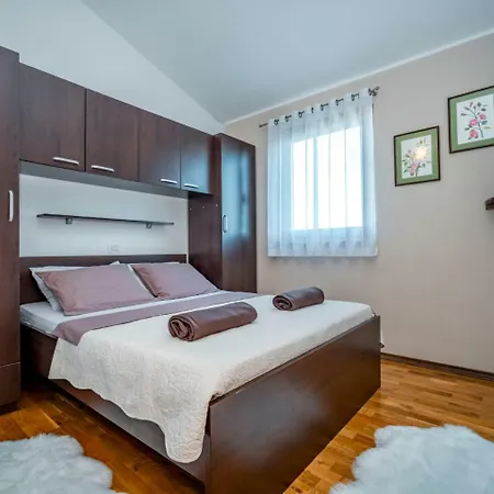 Apartment Martina-1 *